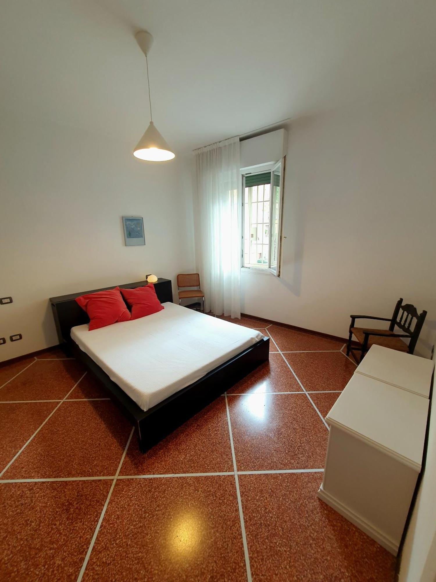 Spacious Three-Room Apartment In Saragozza Bologna Exteriör bild